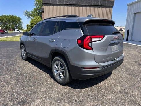 Used 2023 GMC Terrain SLE w/ Driver Convenience Package FWD image 4