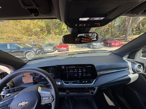 Used 2025 Chevrolet Equinox LT image 33