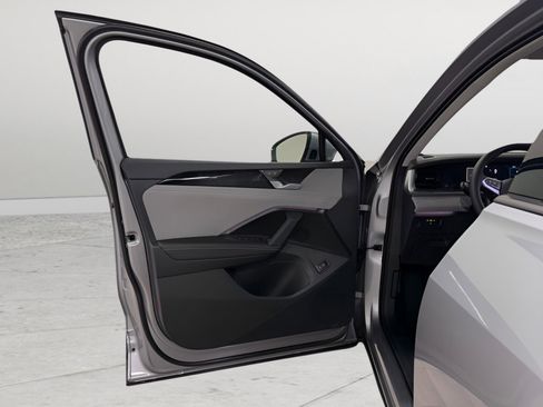 New 2025 Volkswagen Tiguan SE image 20