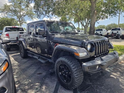 Used 2021 Jeep Gladiator Sport AWD/4WD image 2