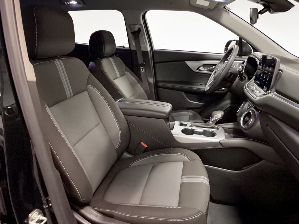 Used 2025 Chevrolet Blazer LT FWD image 30