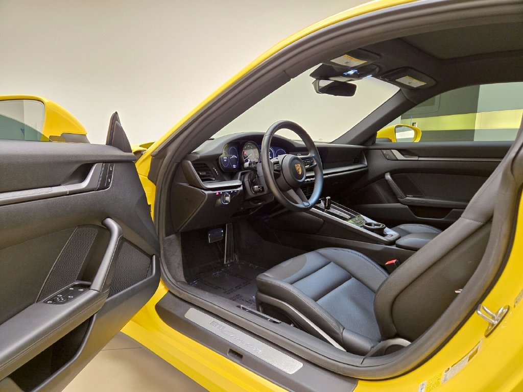 Used 2023 Porsche 911 Carrera RWD image 16