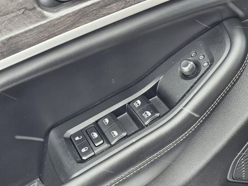 Used 2023 Jeep Grand Cherokee L Limited image 11