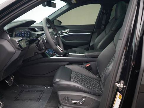 Certified 2024 Audi SQ8 e-tron Premium Plus w/ Black Optic Package AWD/4WD image 6