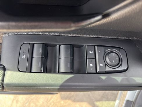 Used 2025 Toyota Tacoma SR w/ SR Upgrade Package AWD/4WD image 24