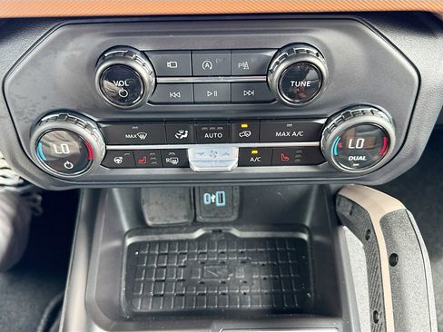 Used 2024 Ford Bronco Outer Banks AWD/4WD image 16