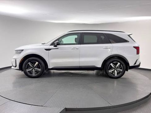 Used 2022 Kia Sorento S FWD image 3