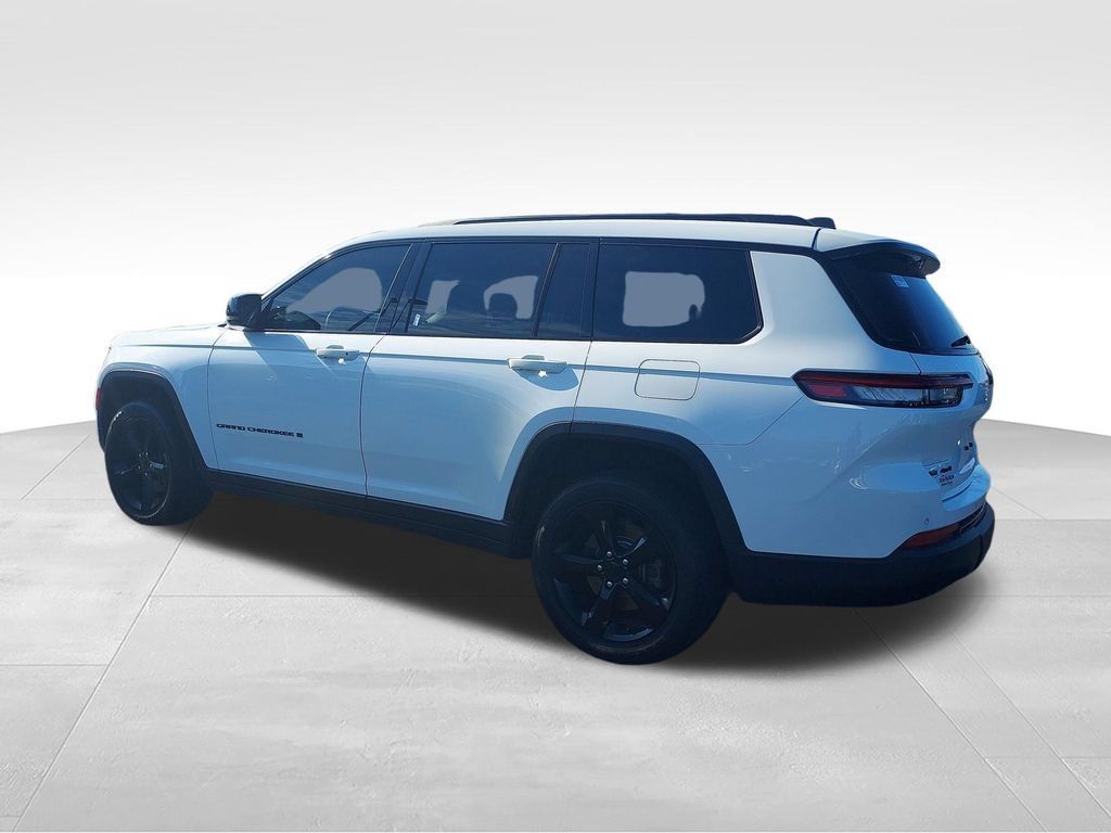 Used 2021 Jeep Grand Cherokee L Laredo AWD/4WD image 3