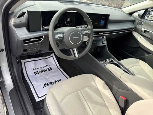 Used 2025 Hyundai Sonata SEL FWD image 10