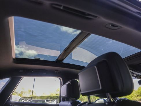 Certified 2021 Porsche Macan image 42