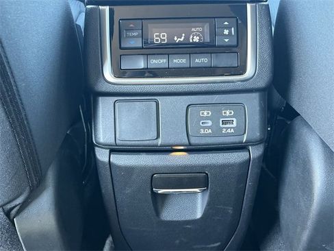 Used 2024 Subaru Ascent Premium w/ Convenience Package image 28