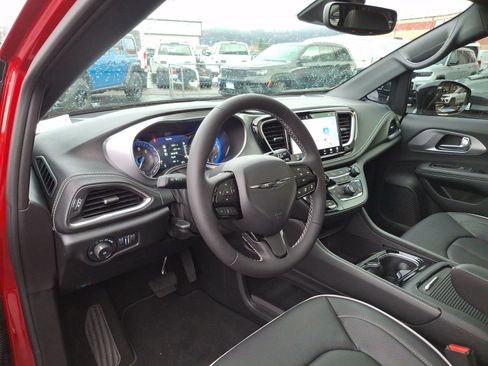 New 2026 Chrysler Pacifica Limited w/ S Appearance Package image 19