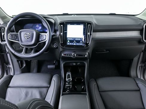 Used 2026 Volvo XC40 B4 Plus w/ Protection Package Premier image 18