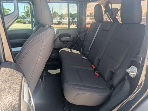 Used 2022 Jeep Wrangler Unlimited Sport image 18