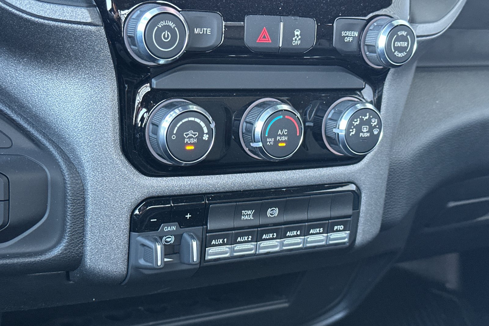 New 2025 RAM 5500 Tradesman w/ Chrome Appearance Group AWD/4WD image 17