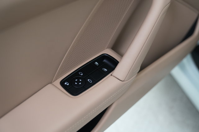 Certified 2023 Porsche 911 Carrera RWD image 25
