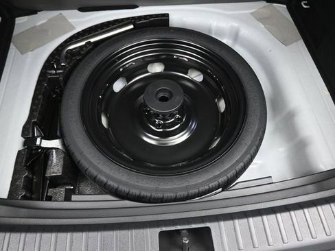 New 2026 Volkswagen Taos SE image 14