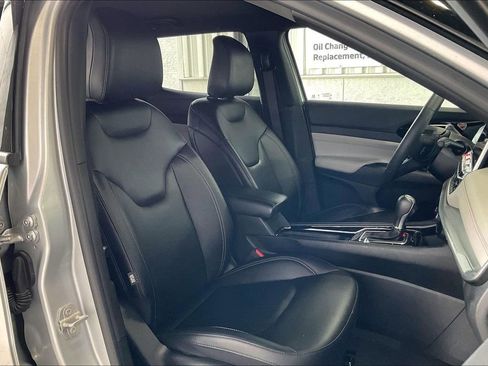 Used 2025 Jeep Compass Limited image 22