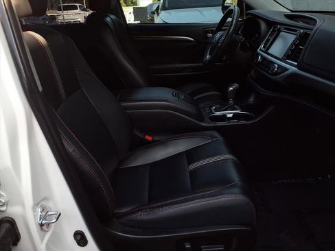 Certified 2019 Toyota Highlander SE w/ Nightshade Edition image 25