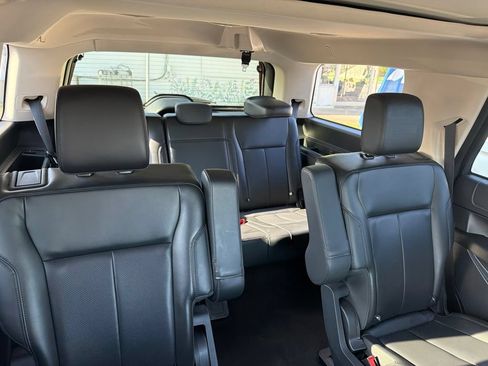Used 2023 Ford Expedition XLT AWD/4WD image 30