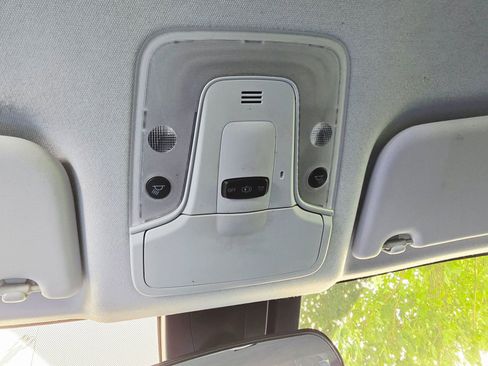 Used 2018 Toyota Prius Prime Premium image 21