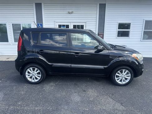 Used 2013 Kia Soul + FWD image 11