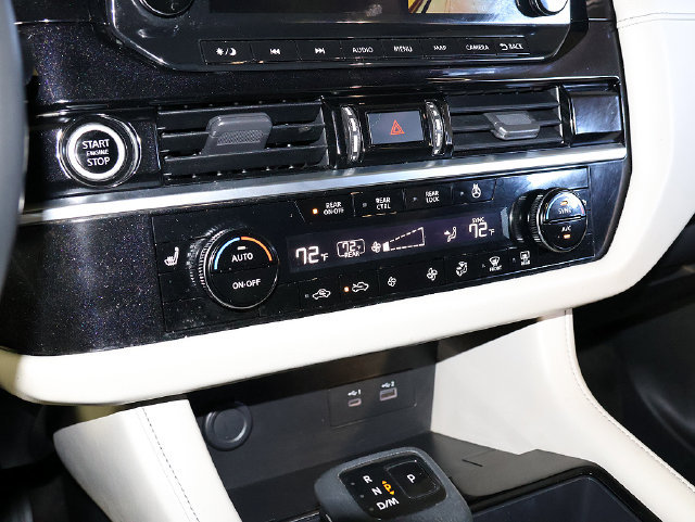 Used 2022 Nissan Pathfinder SL AWD/4WD image 23