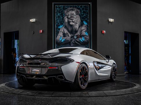 Used 2018 McLaren 570S Spider image 19