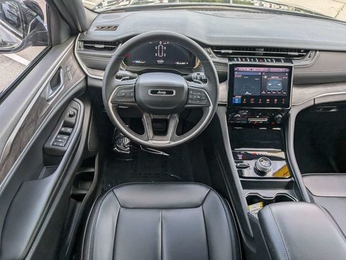 Used 2024 Jeep Grand Cherokee L Limited AWD/4WD image 16