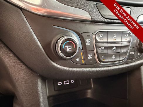 Used 2021 Chevrolet Equinox LT w/ Driver Convenience Package image 25