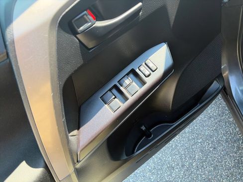 Used 2018 Toyota RAV4 LE FWD image 17