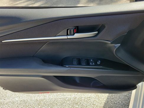 Used 2025 Toyota Camry LE image 14