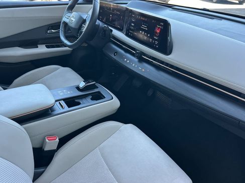 Used 2024 Nissan Ariya FWD image 16
