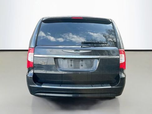 Used 2015 Chrysler Town & Country Touring w/ Driver Convenience Group image 7