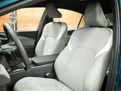 Used 2025 Toyota Camry SE image 9