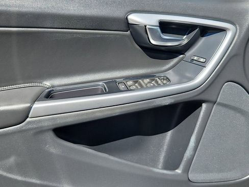 Used 2018 Volvo V60 T5 Cross Country AWD/4WD image 18