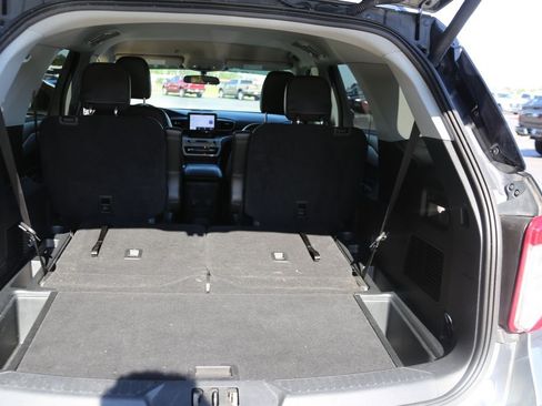 Used 2024 Ford Explorer XLT w/ Equipment Group 202A RWD image 7
