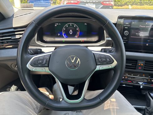 Used 2025 Volkswagen Jetta SE FWD image 18