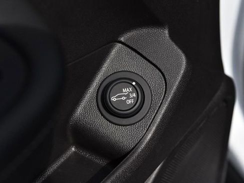 Used 2024 GMC Terrain SLT image 9