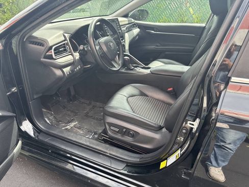 Used 2021 Toyota Camry SE w/ Cold Weather Package FWD image 9