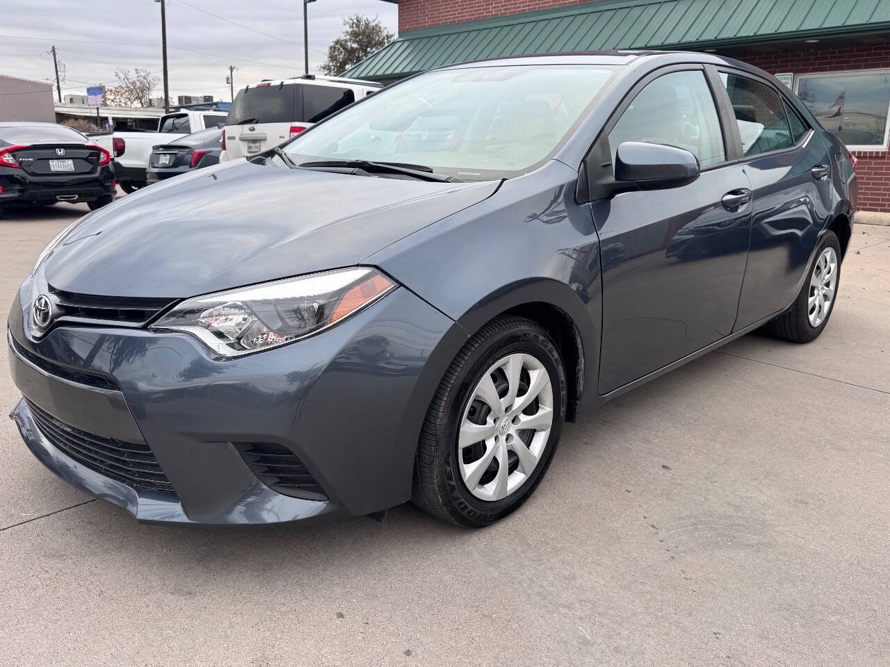 Used 2016 Toyota Corolla LE FWD image 1