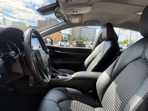 Used 2023 Toyota Camry SE FWD image 11