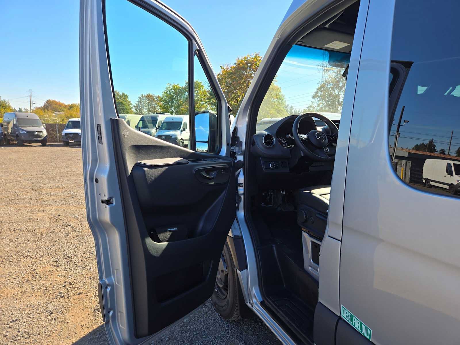 Used 2025 Mercedes-Benz Sprinter 2500 image 21
