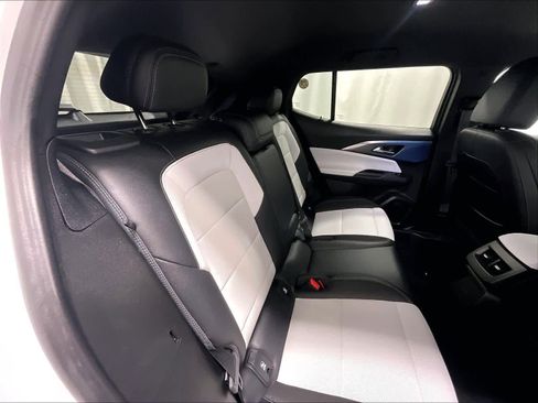 Used 2025 Chevrolet Equinox EV LT image 16