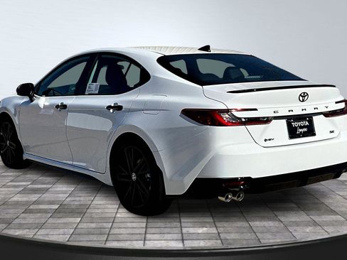 New 2026 Toyota Camry Hybrid image 3