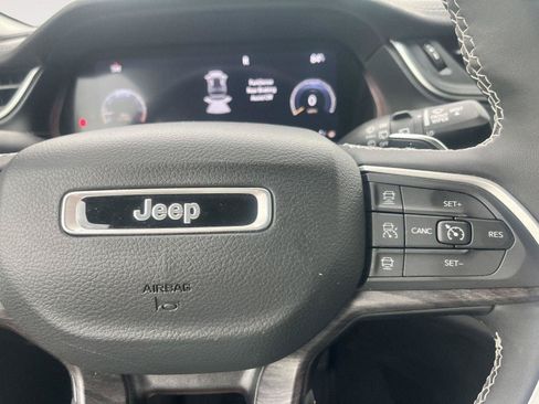 Used 2023 Jeep Grand Cherokee Limited w/ Luxury Tech Group II AWD/4WD image 51