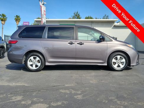 Used 2020 Toyota Sienna L w/ Carpet Mat Package FWD image 29
