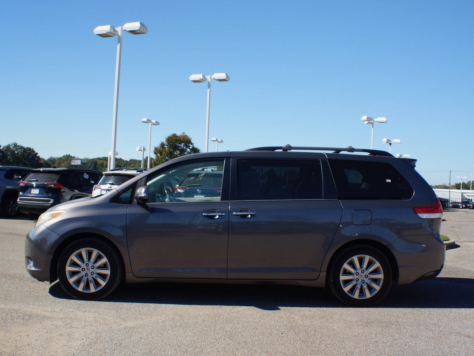 Used 2013 Toyota Sienna Limited w/ Premium Pkg AWD/4WD image 5