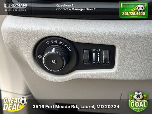 Used 2023 Chrysler Pacifica Touring-L FWD image 28