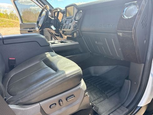 Used 2013 Ford F250 Platinum w/ Platinum Pkg AWD/4WD image 25